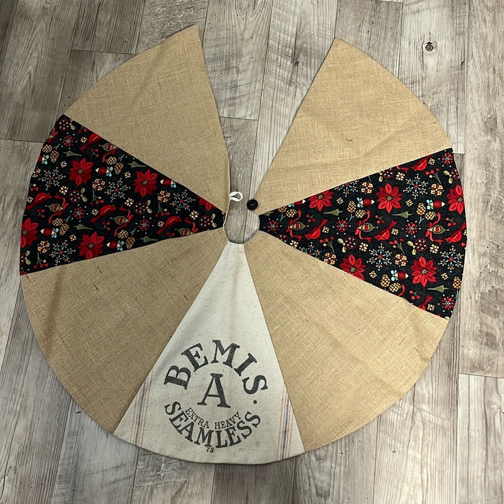 NWOT Handmade Christmas Tree Skirt
